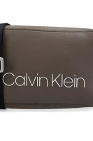 Poštarska torba COLLEGIC SMALL Calvin Klein smeđa